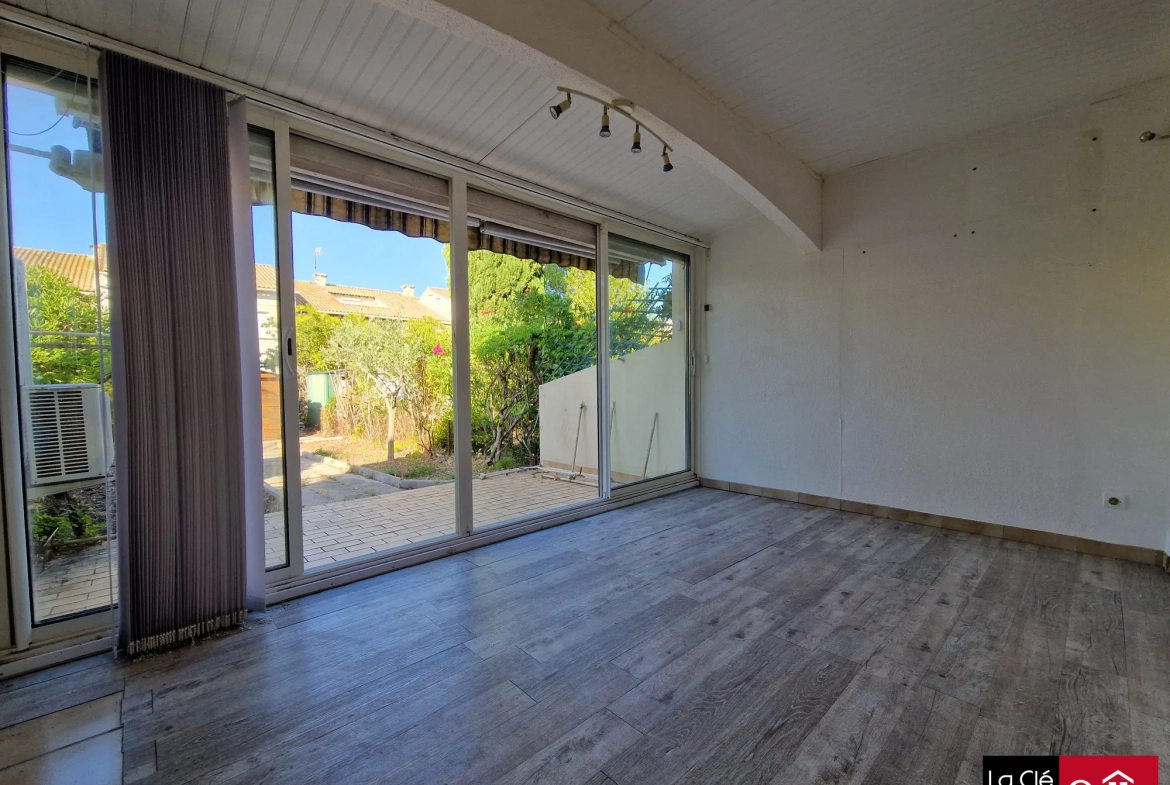 Appartement 2 pièces en rez-de-jardin avec jardin privé au Grau-du-Roi 