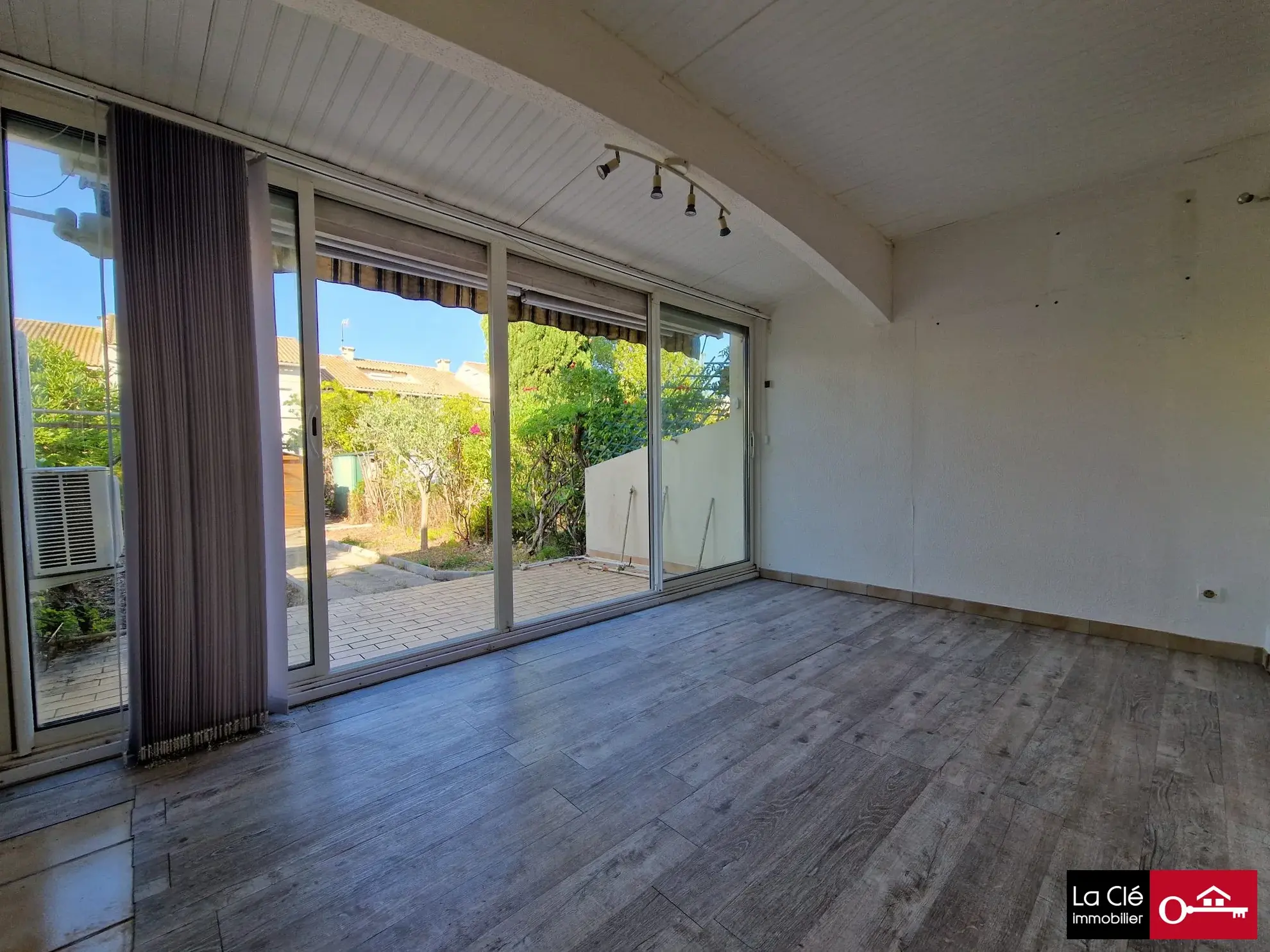 Appartement 2 pièces en rez-de-jardin avec jardin privé au Grau-du-Roi 