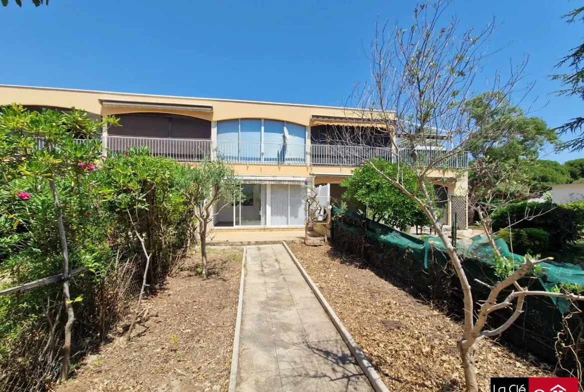 Appartement 2 pièces en rez-de-jardin avec jardin privé au Grau-du-Roi 
