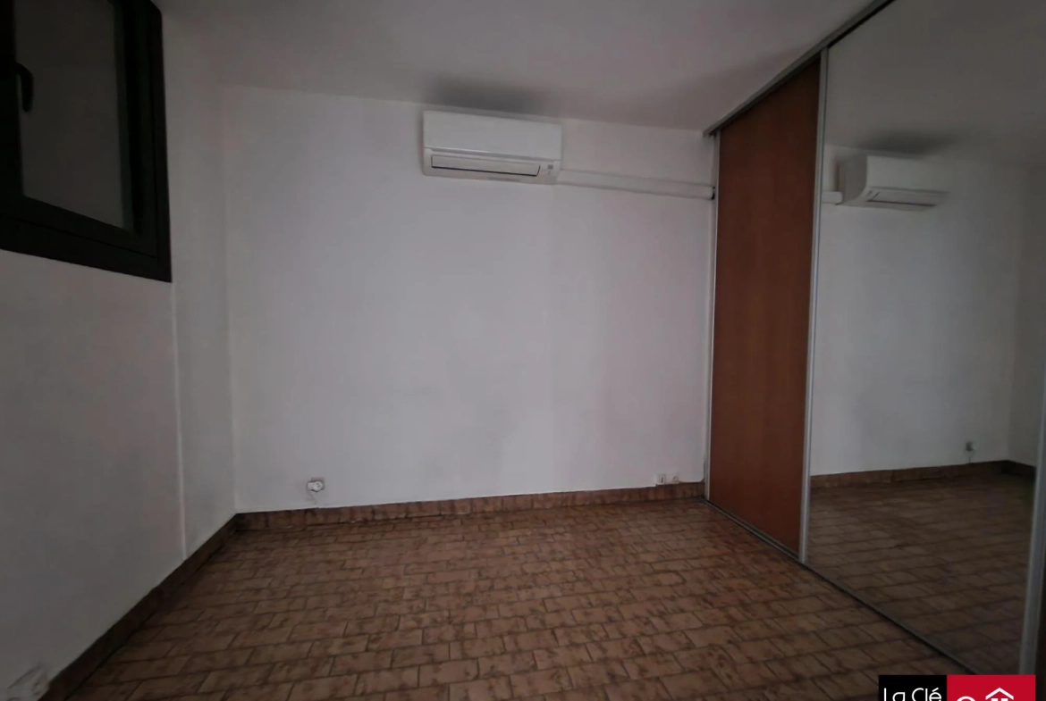 Appartement 2 pièces en rez-de-jardin avec jardin privé au Grau-du-Roi 