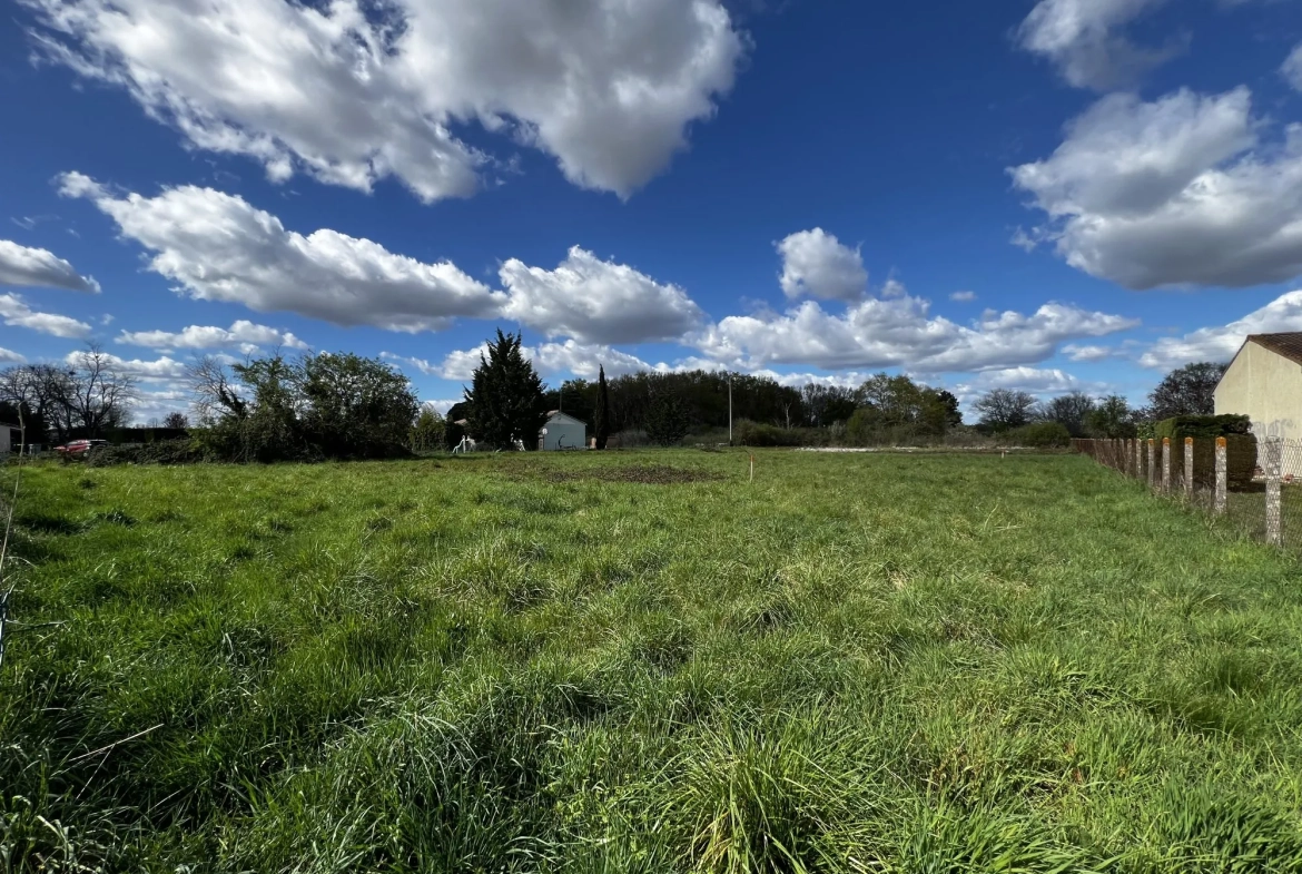 Terrain à bâtir de 880 m² à Coutras dans un environnement calme 