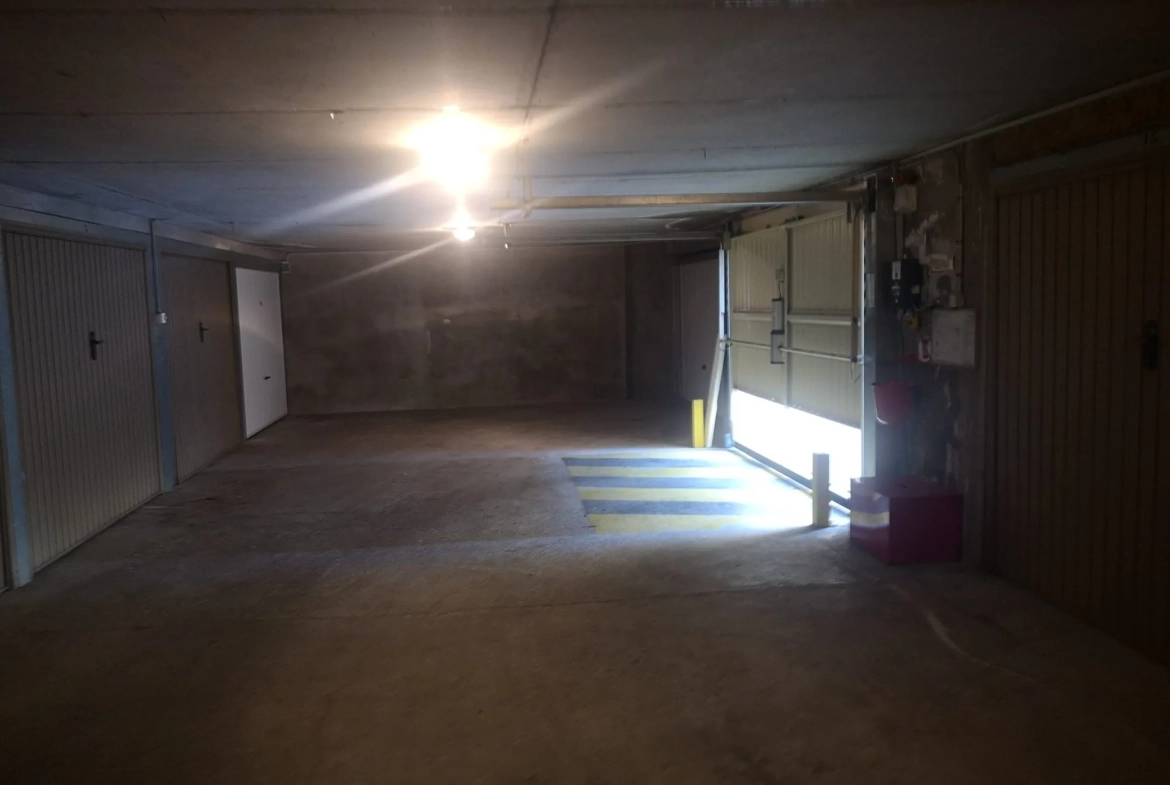 Garage de 13 m² au Cannet en demi sous-sol, accès facile 
