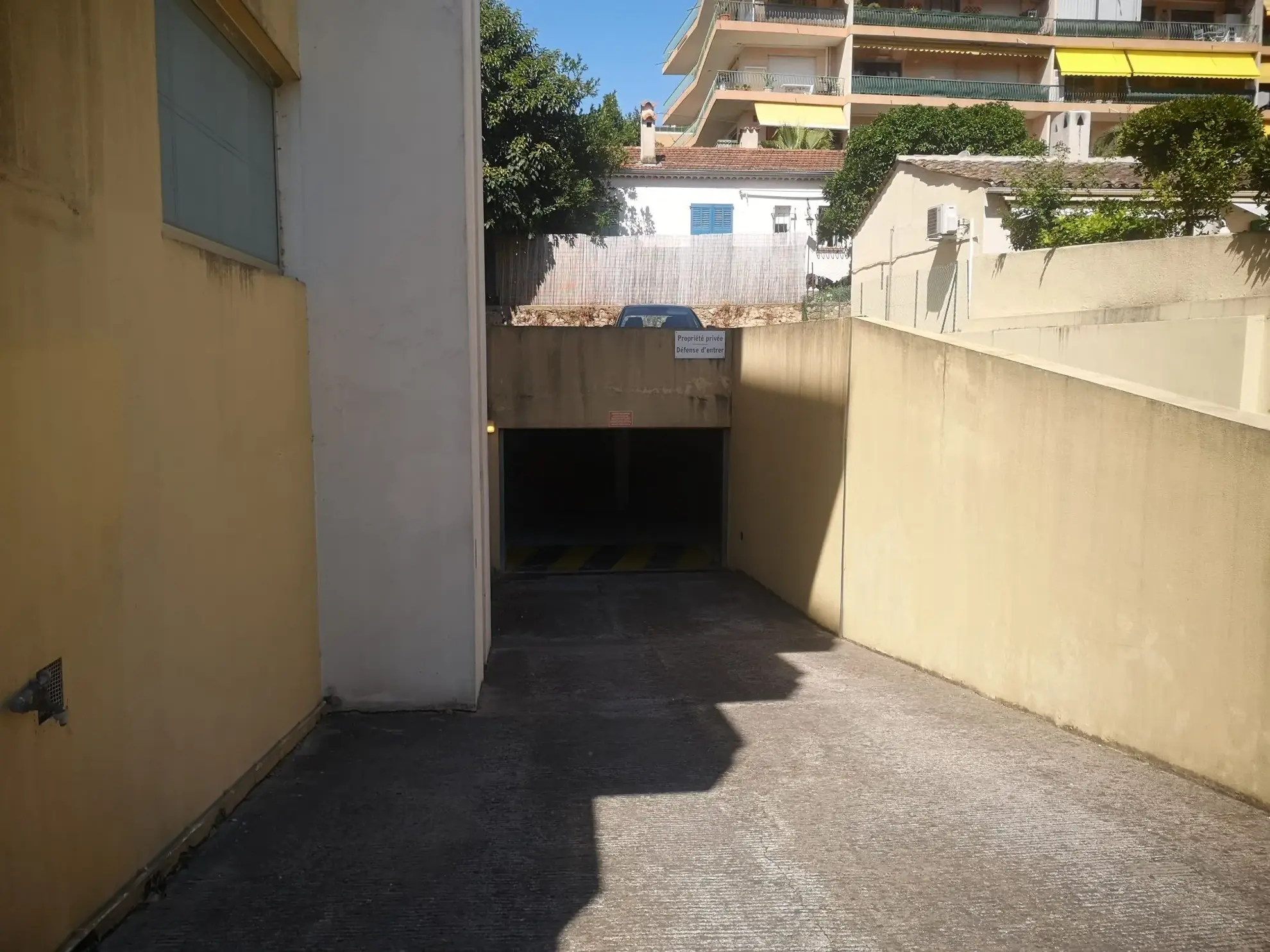 Garage de 13 m² au Cannet en demi sous-sol, accès facile 