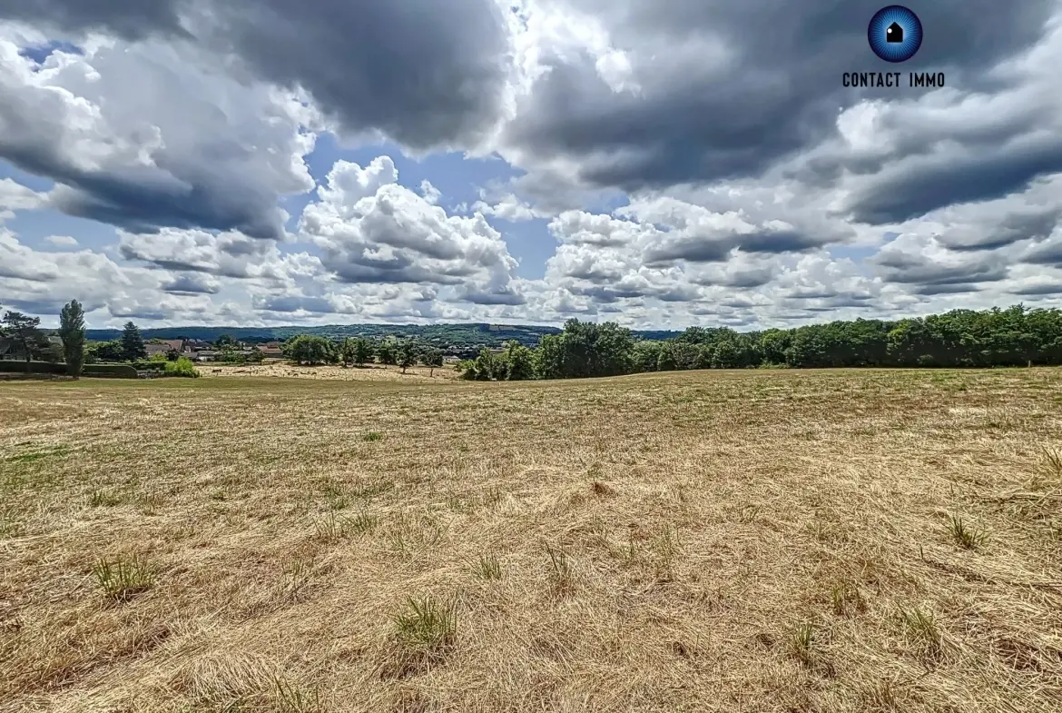 Terrain constructible de 2 145 m² avec vue imprenable à Saint-Pantaléon-de-Larche 