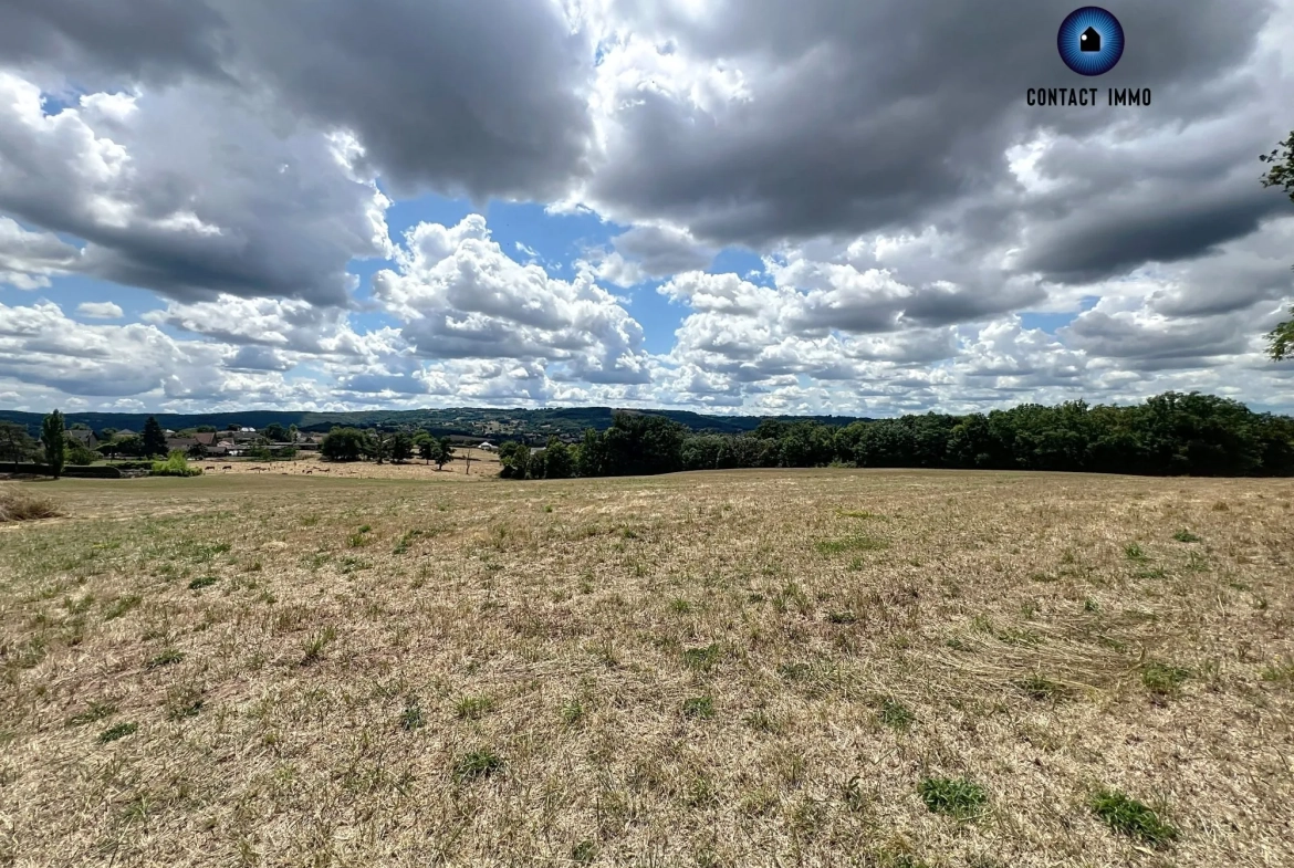Terrain constructible de 2 145 m² avec vue imprenable à Saint-Pantaléon-de-Larche 