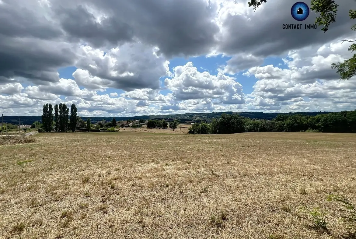 Terrain constructible de 2 145 m² avec vue imprenable à Saint-Pantaléon-de-Larche 
