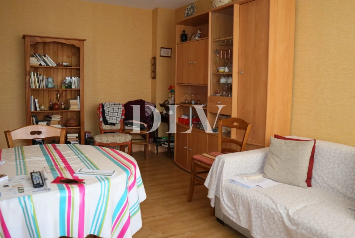 Appartement F2 de 50,65 m² à Avon avec parking, cave et proximité gare 