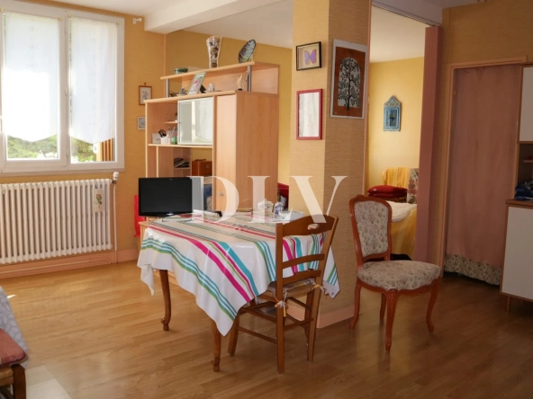 Appartement F2 de 50,65 m² à Avon avec parking, cave et proximité gare