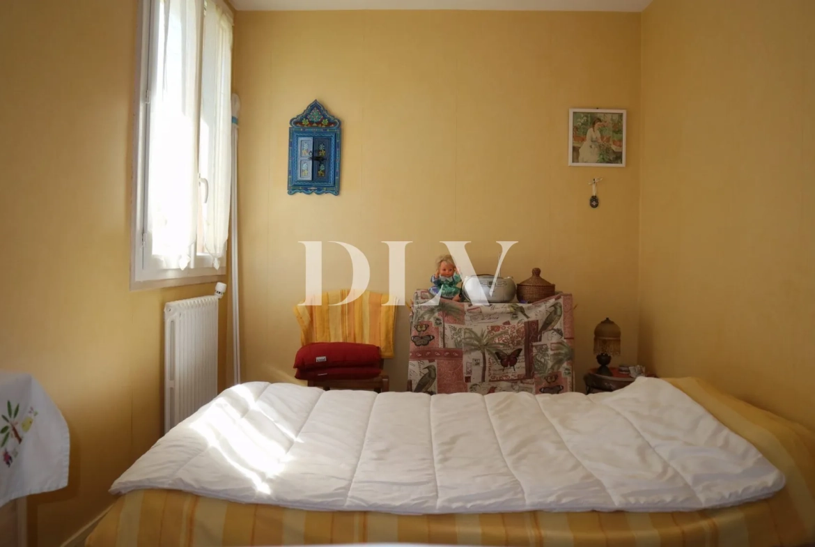 Appartement F2 de 50,65 m² à Avon avec parking, cave et proximité gare 