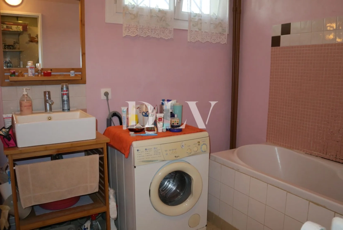 Appartement F2 de 50,65 m² à Avon avec parking, cave et proximité gare 