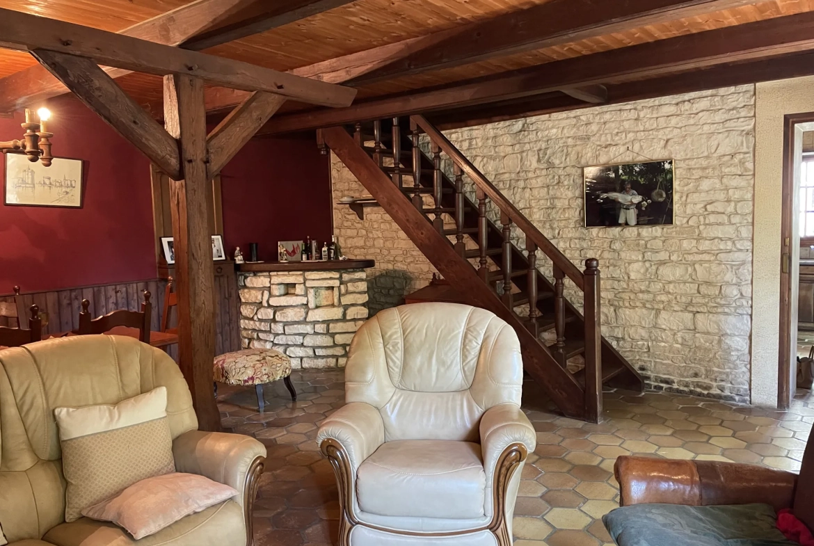 Maison à rénover avec potentiel à Aigrefeuille d'Aunis - 1800 m² de terrain 
