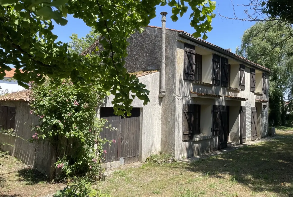 Maison à rénover avec potentiel à Aigrefeuille d'Aunis - 1800 m² de terrain 
