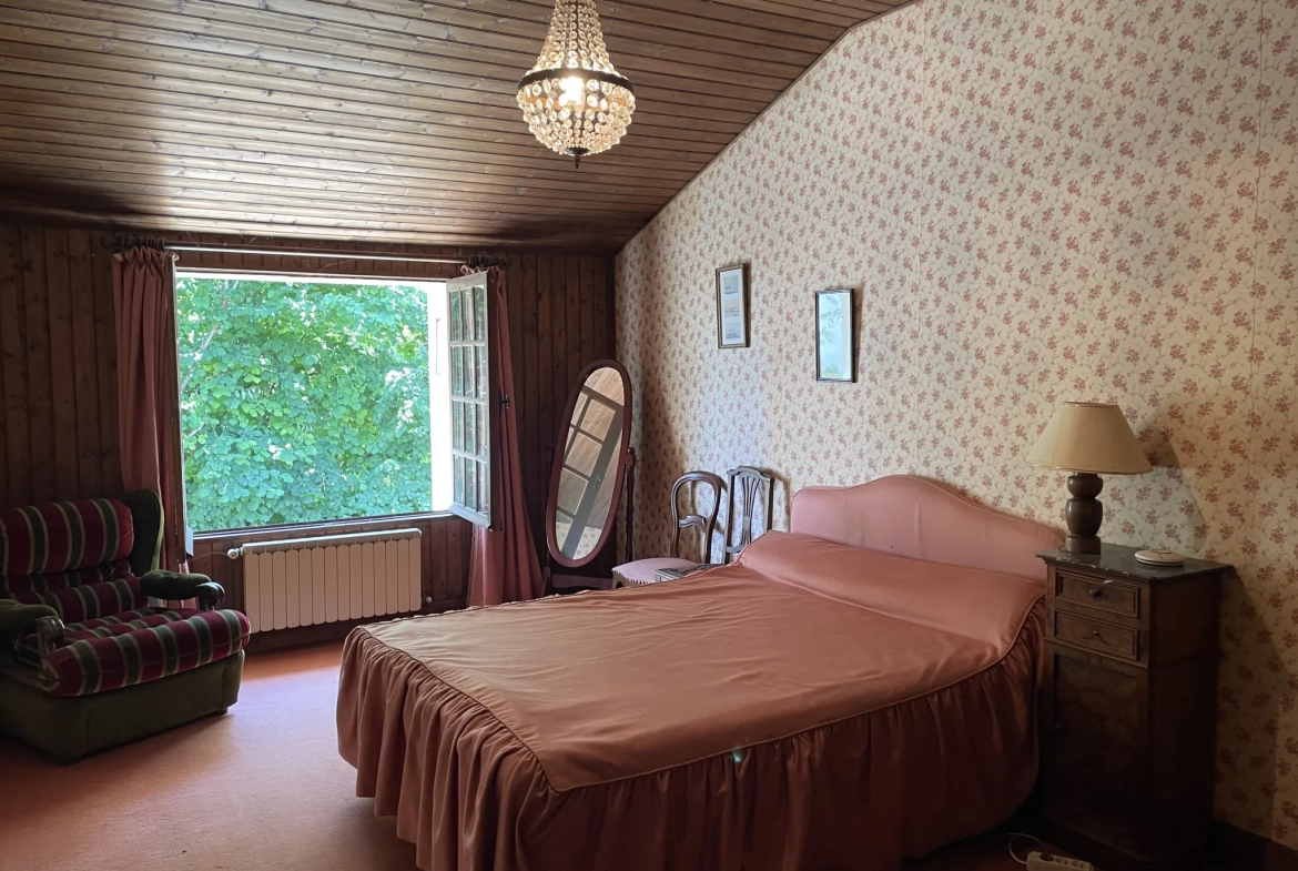 Maison à rénover avec potentiel à Aigrefeuille d'Aunis - 1800 m² de terrain 