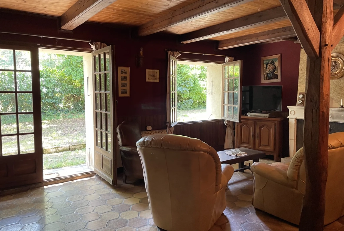 Maison à rénover avec potentiel à Aigrefeuille d'Aunis - 1800 m² de terrain 
