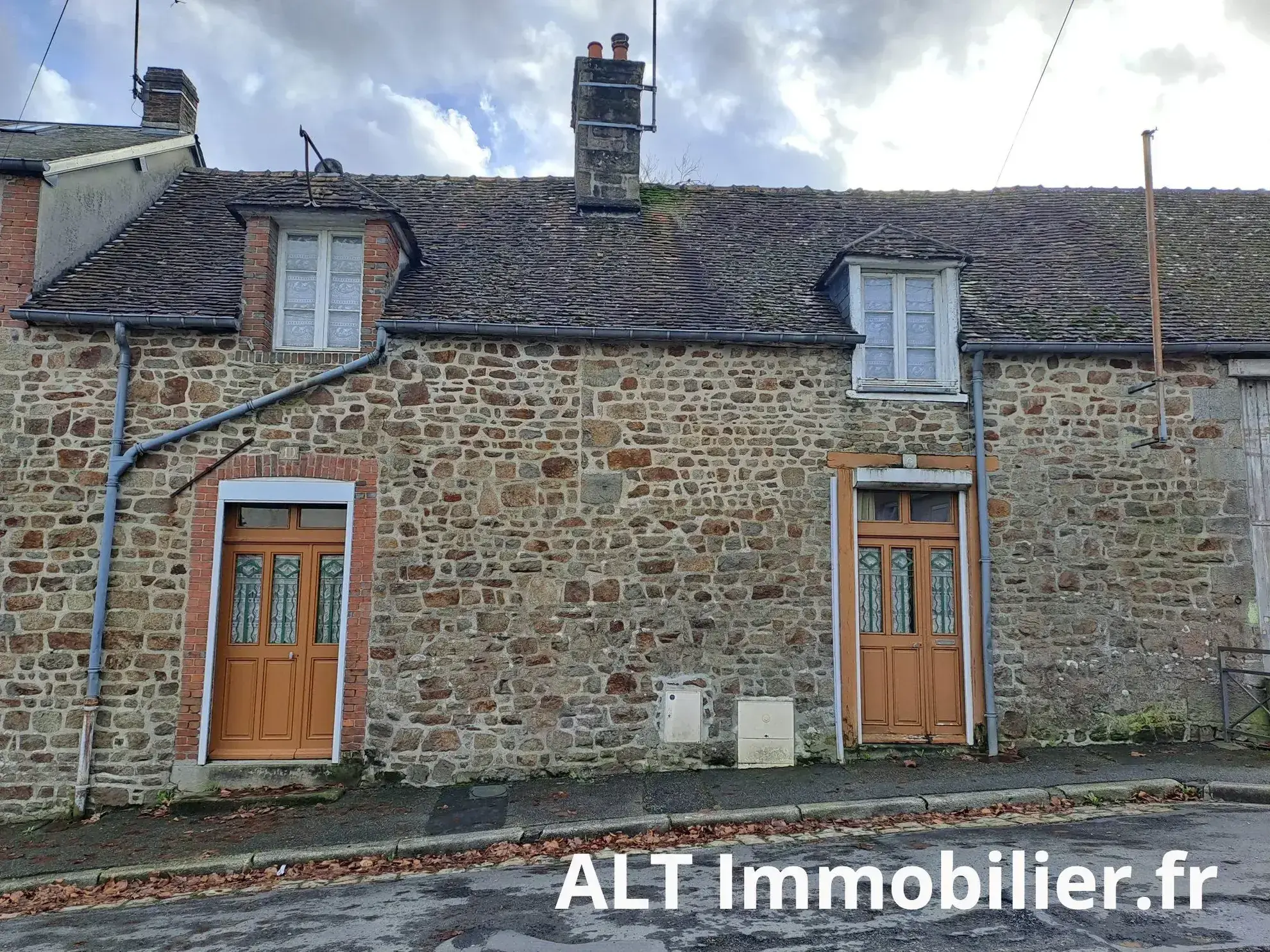 Maison en pierres avec jardin et garage à Briouze, Normandie 