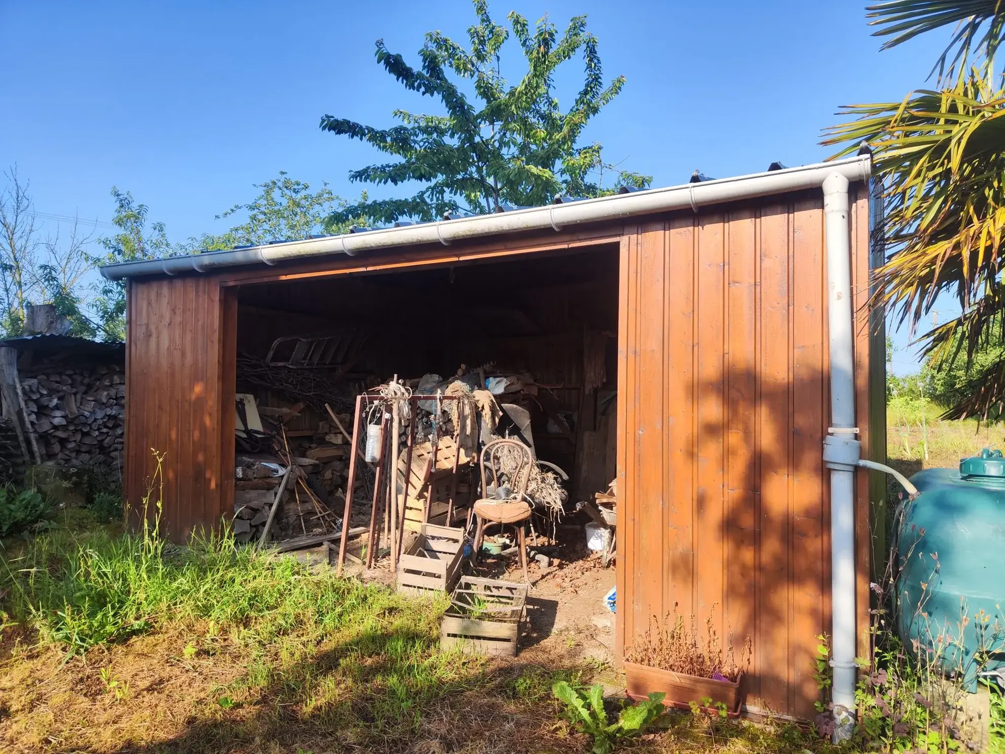 Maison en pierre à Corseul avec terrain et revenus locatifs potentiels 