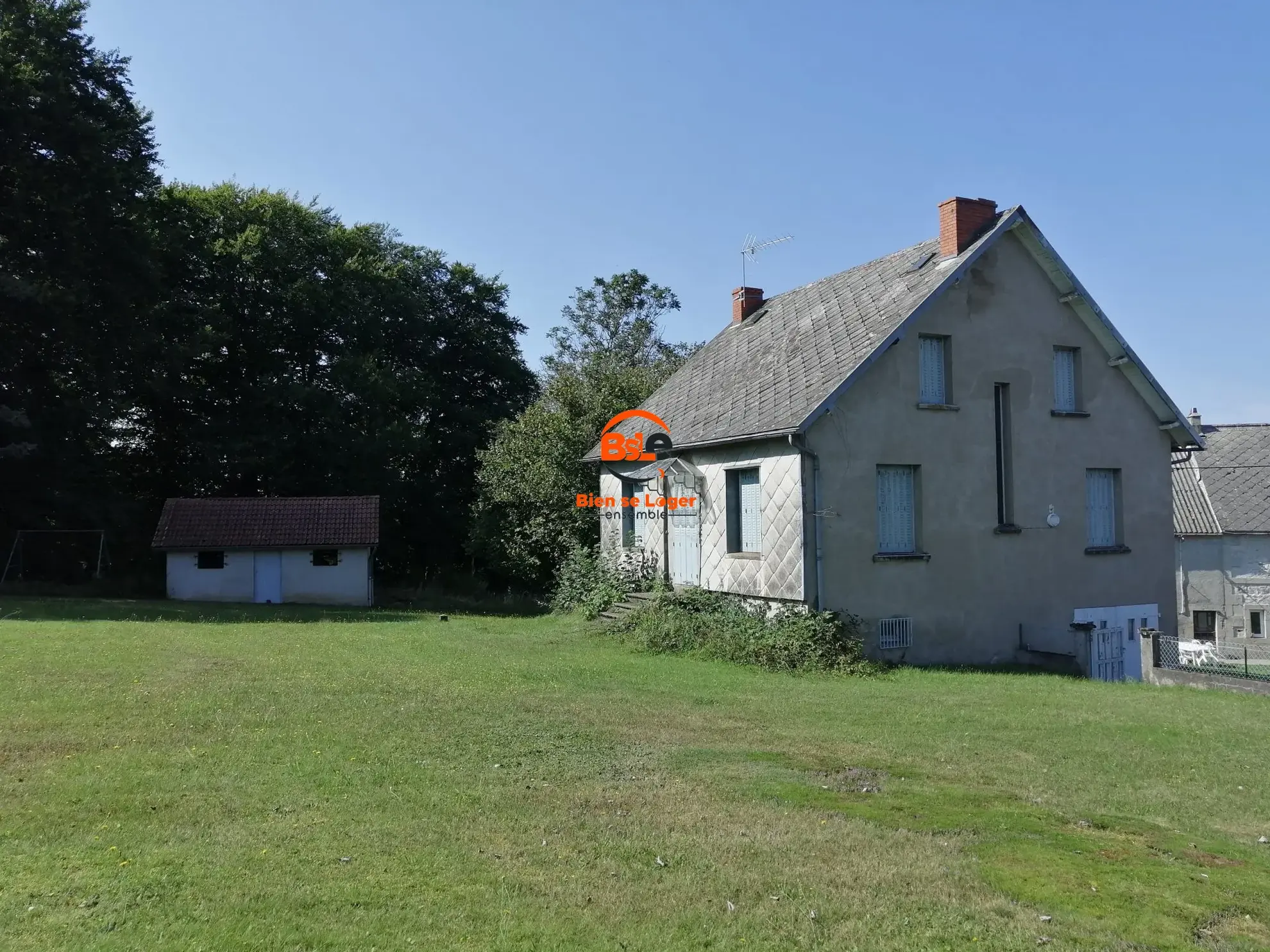 BSLE PONTGIBAUD MAISON 6 PIECES A VENDRE Charmante maison de campagne à Prondines de 110 m² avec grand terrain 