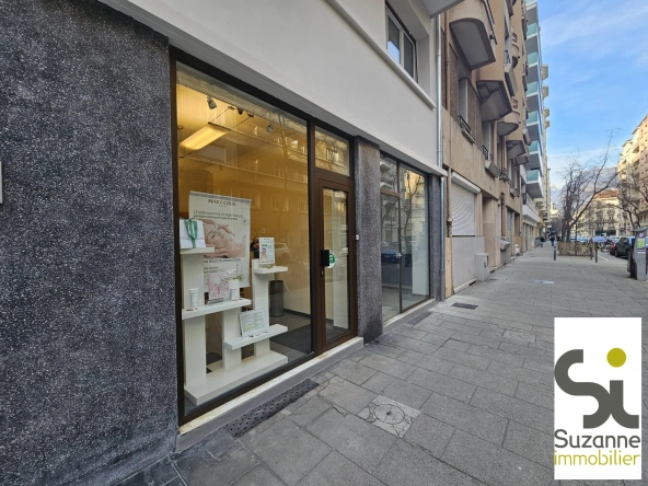 Murs commerciaux à vendre à Grenoble Rue Thiers - Local indépendant dans quartier Championnet