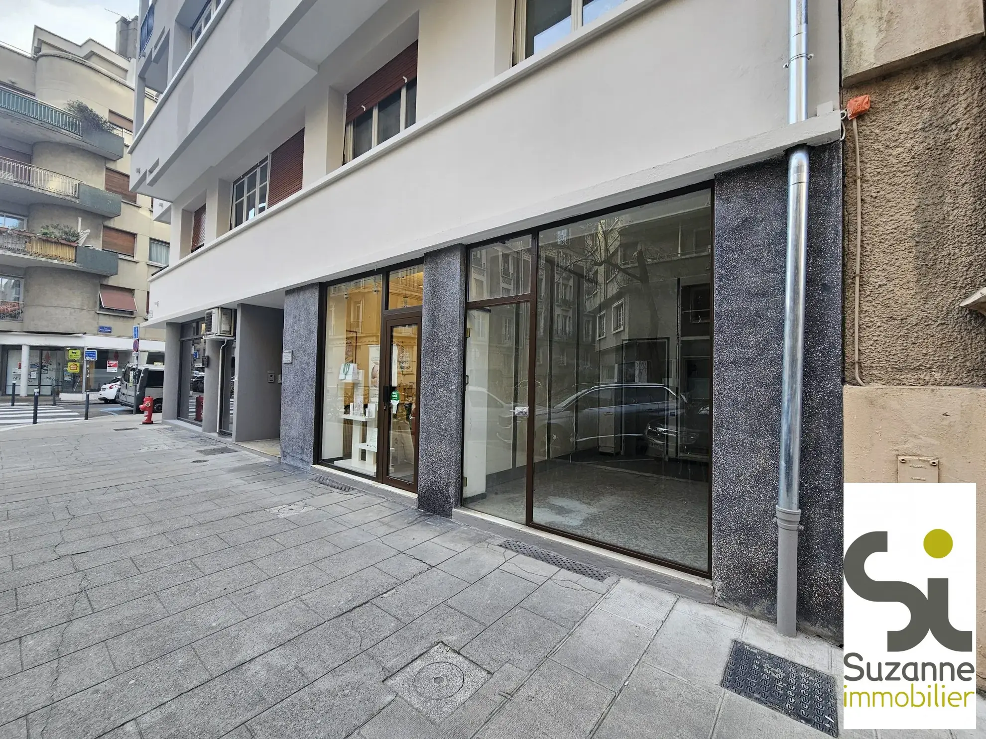 Murs commerciaux à vendre à Grenoble Rue Thiers - Local indépendant dans quartier Championnet 
