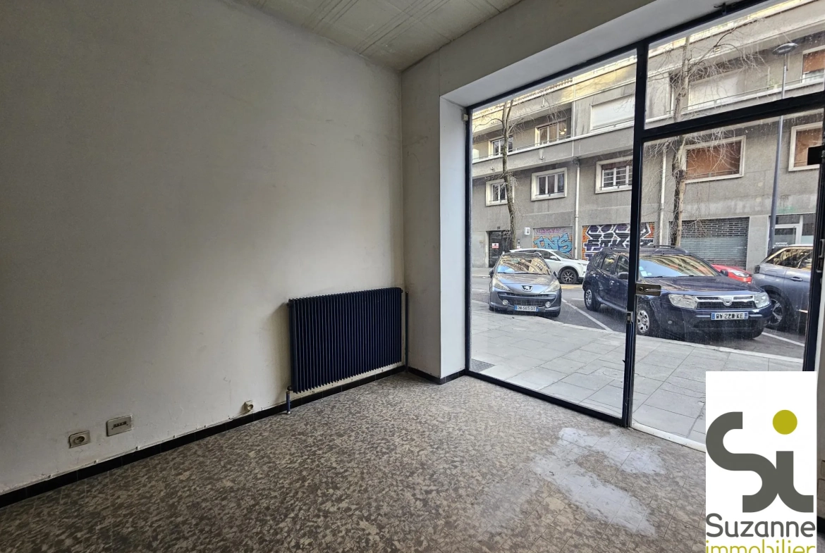 Murs commerciaux à vendre à Grenoble Rue Thiers - Local indépendant dans quartier Championnet 