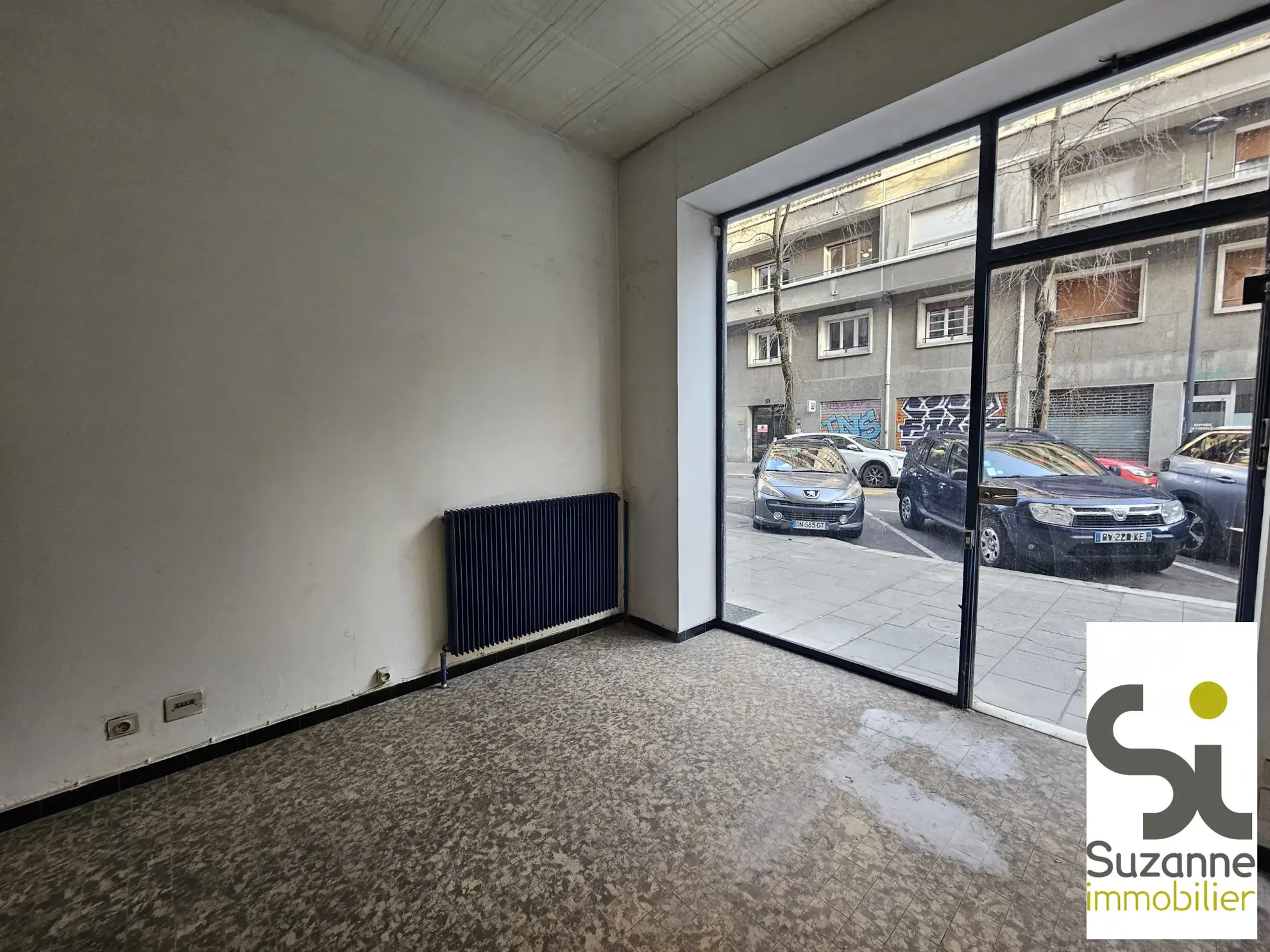 Murs commerciaux à vendre à Grenoble Rue Thiers - Local indépendant dans quartier Championnet 