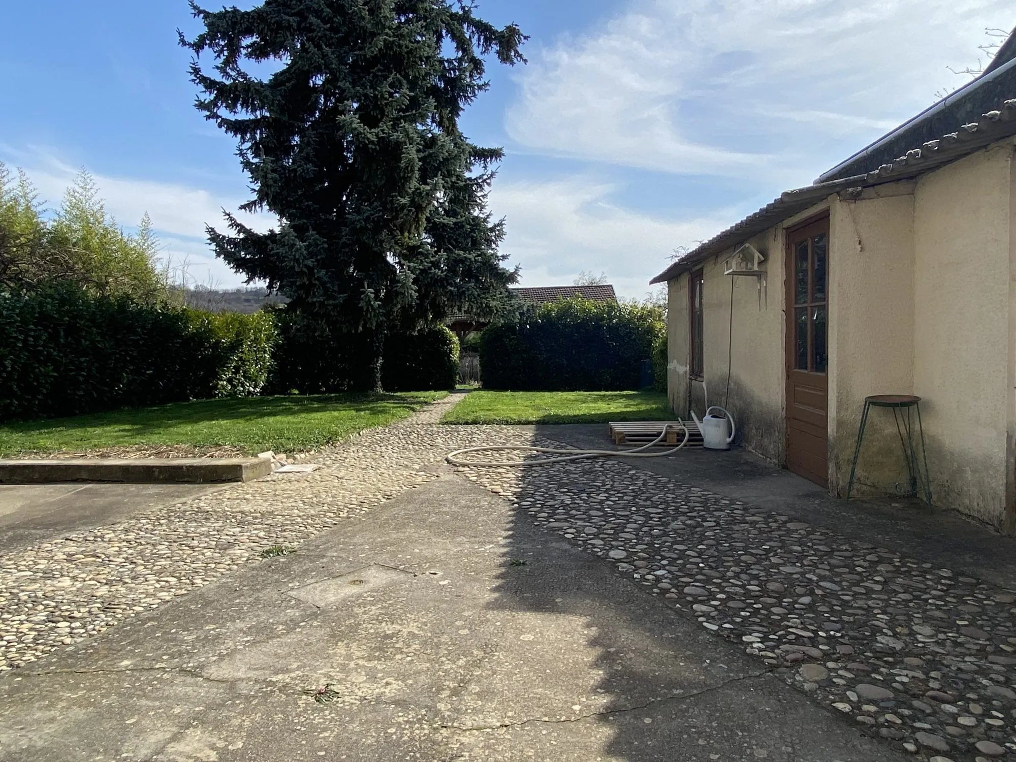 Maison à vendre à Les Côtes-d'Arey - 125 m² à rénover avec jardin et garage 
