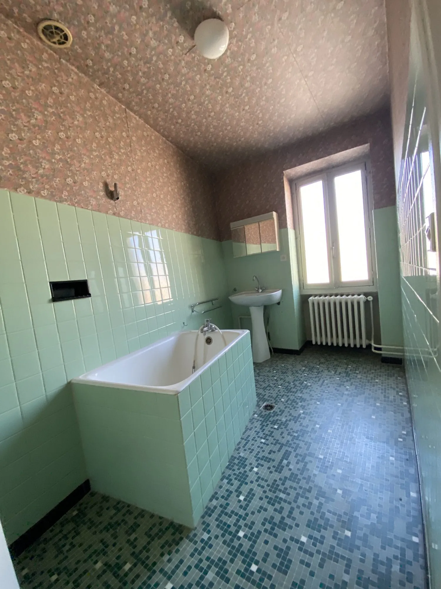 Maison à vendre à Les Côtes-d'Arey - 125 m² à rénover avec jardin et garage 