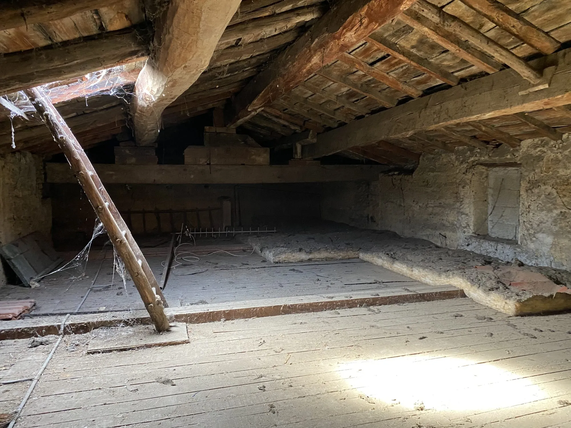 Maison à vendre à Les Côtes-d'Arey - 125 m² à rénover avec jardin et garage 