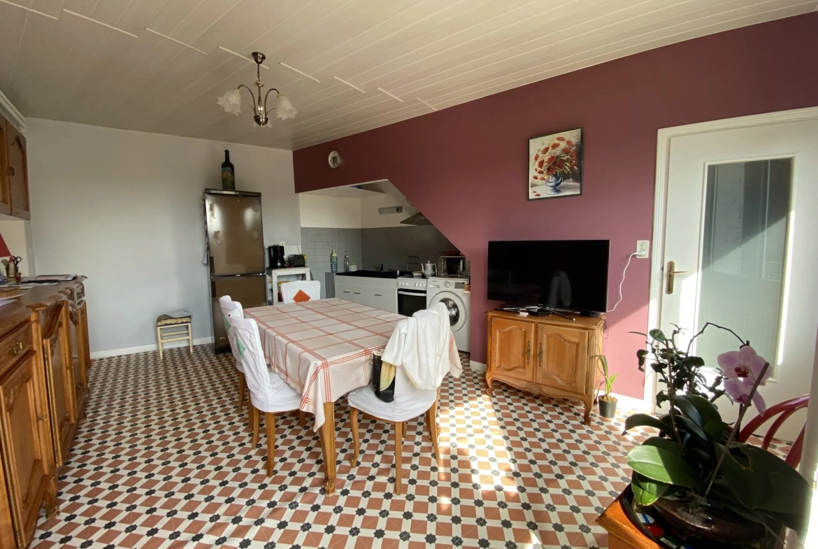 Maison à vendre à Les Côtes-d'Arey - 125 m² à rénover avec jardin et garage 