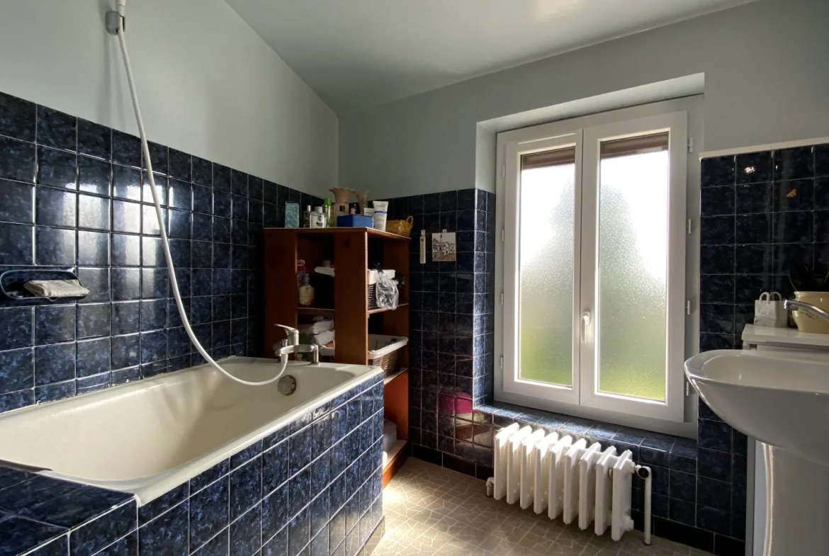 Maison à vendre à Les Côtes-d'Arey - 125 m² à rénover avec jardin et garage 