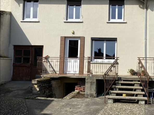Maison à vendre à Les Côtes-d'Arey - 125 m² à rénover avec jardin et garage