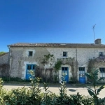 Maison ancienne avec grange et jardin à Fleix, proche Chauvigny