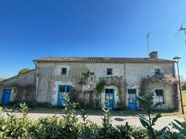 Maison ancienne avec grange et jardin à Fleix, proche Chauvigny 