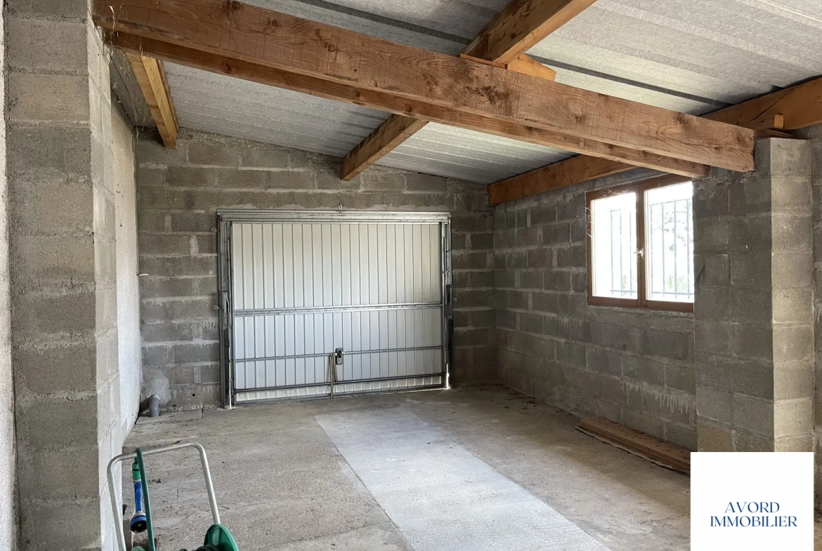 Maison à vendre à Avord de 91,16 m² avec terrain et garage 