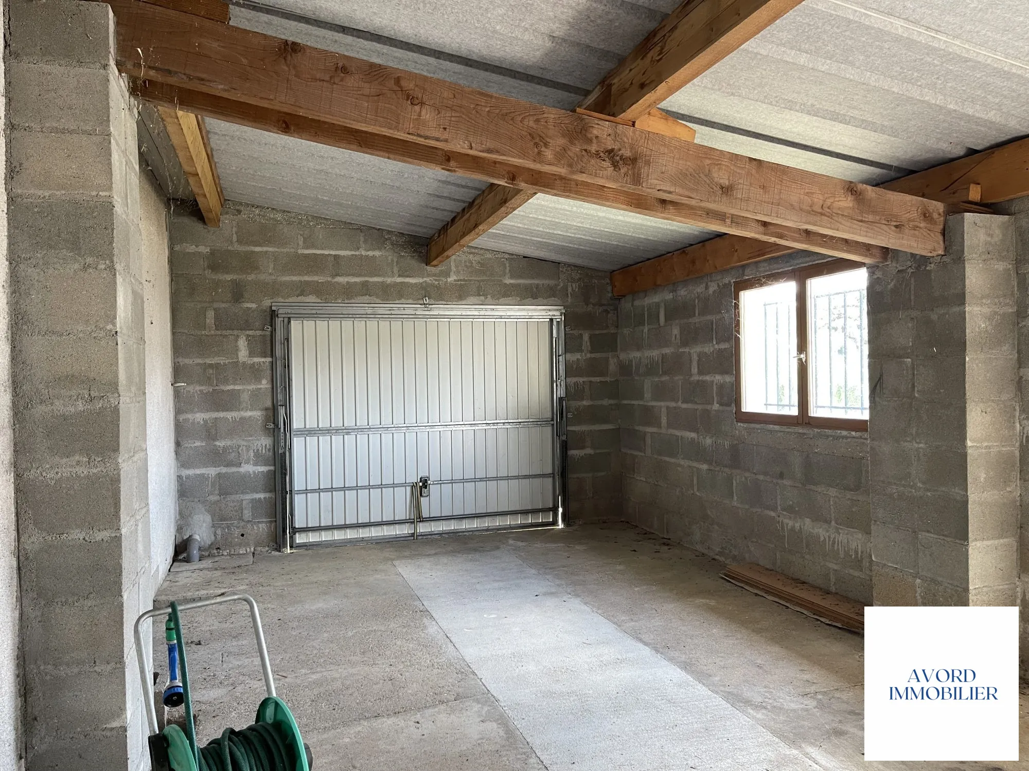 Maison à vendre à Avord de 91,16 m² avec terrain et garage 