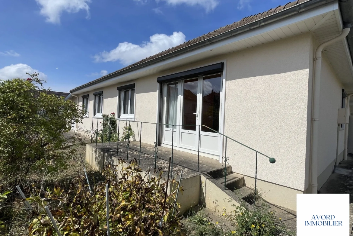 Maison à vendre à Avord de 91,16 m² avec terrain et garage 