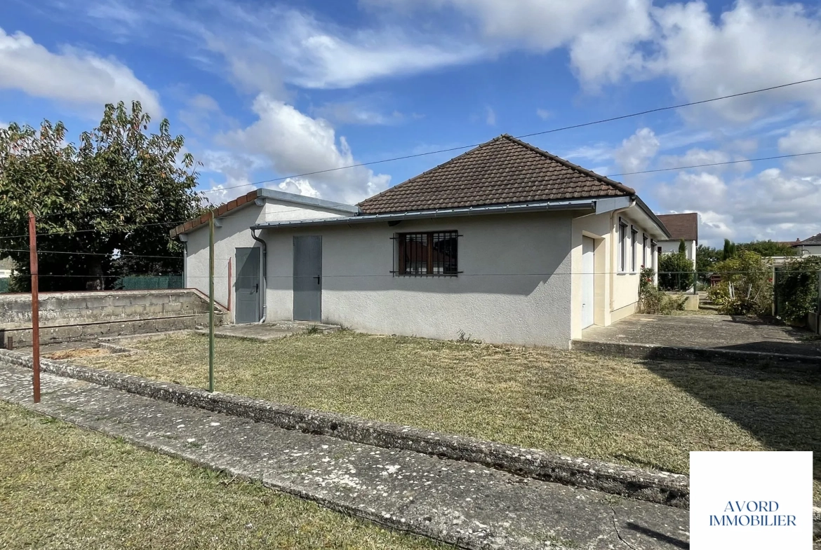 Maison à vendre à Avord de 91,16 m² avec terrain et garage 