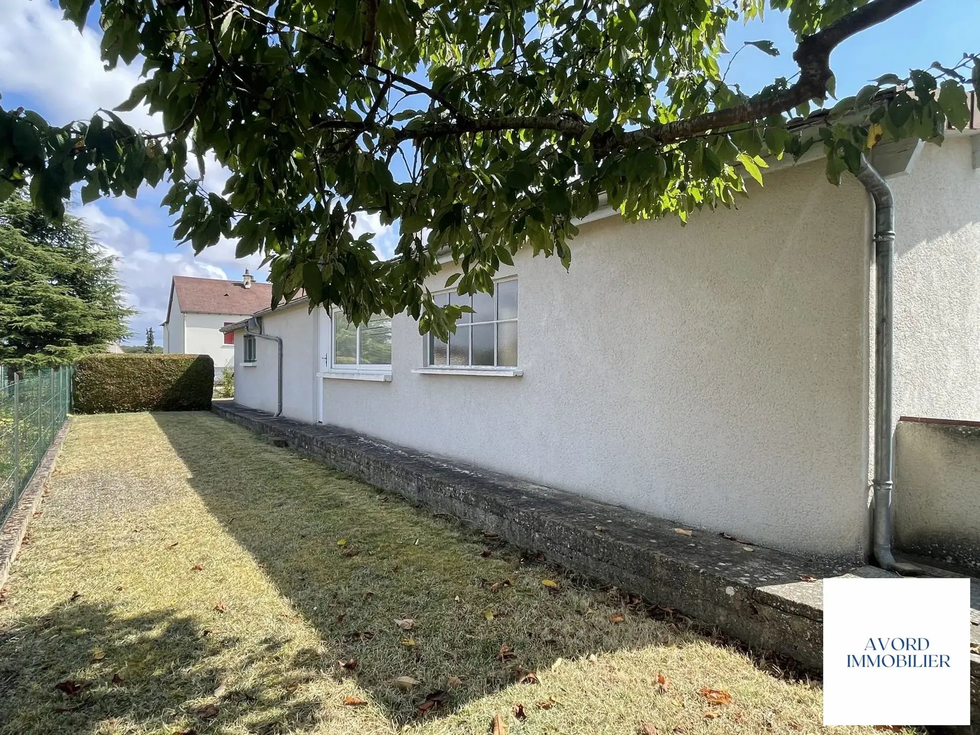 Maison à vendre à Avord de 91,16 m² avec terrain et garage 