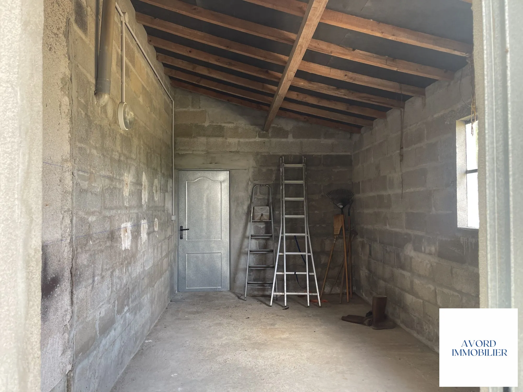 Maison à vendre à Avord de 91,16 m² avec terrain et garage 