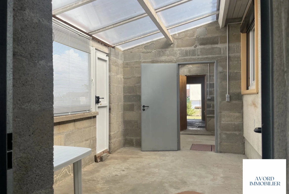 Maison à vendre à Avord de 91,16 m² avec terrain et garage 