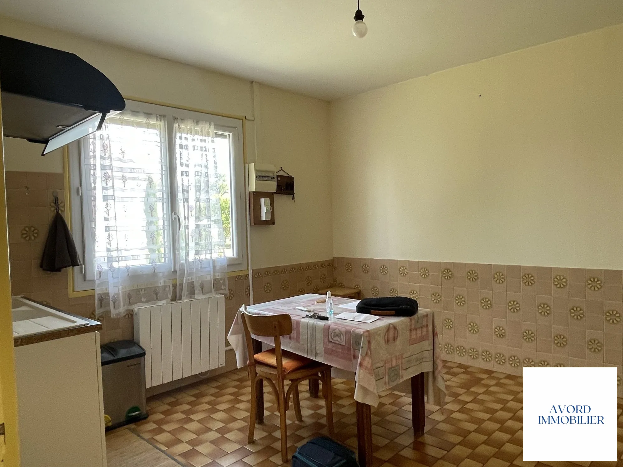 Maison à vendre à Avord de 91,16 m² avec terrain et garage 
