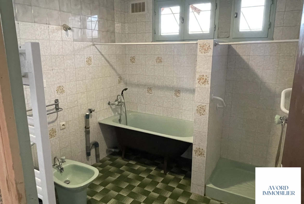 Maison à vendre à Avord de 91,16 m² avec terrain et garage 
