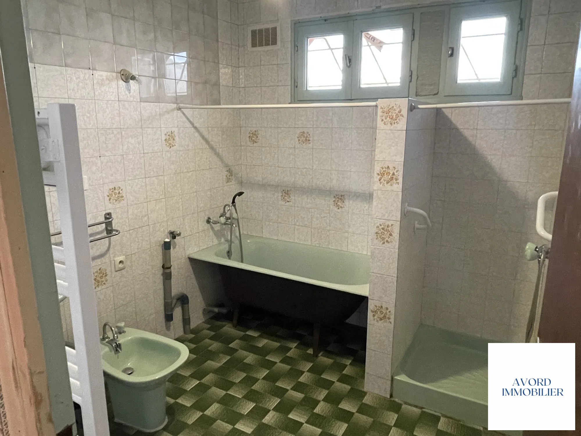 Maison à vendre à Avord de 91,16 m² avec terrain et garage 