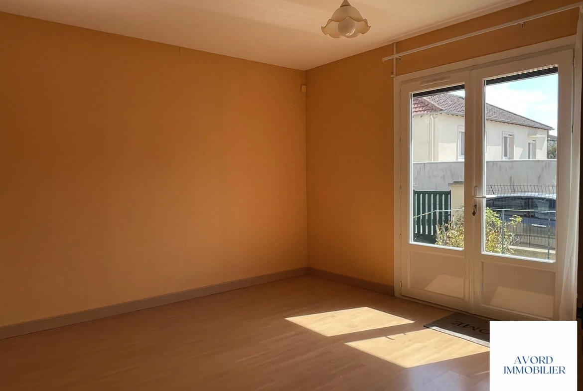 Maison à vendre à Avord de 91,16 m² avec terrain et garage 