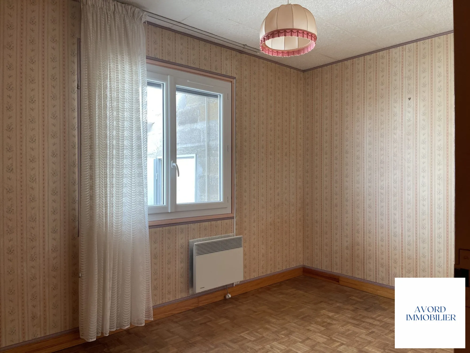 Maison à vendre à Avord de 91,16 m² avec terrain et garage 