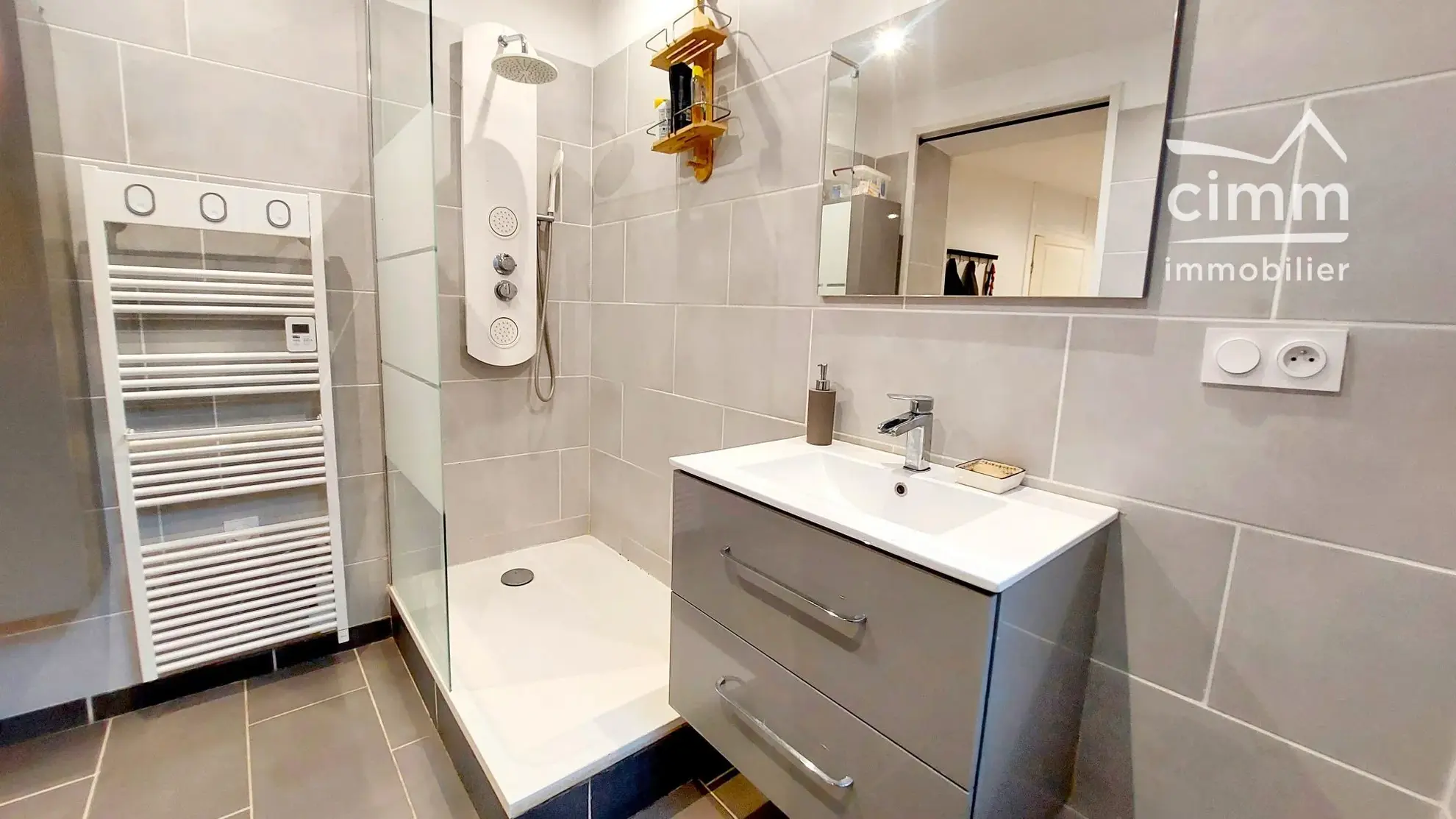 Appartement T2/3 à vendre à Vinay, rénové, lumineux et proche commodités 