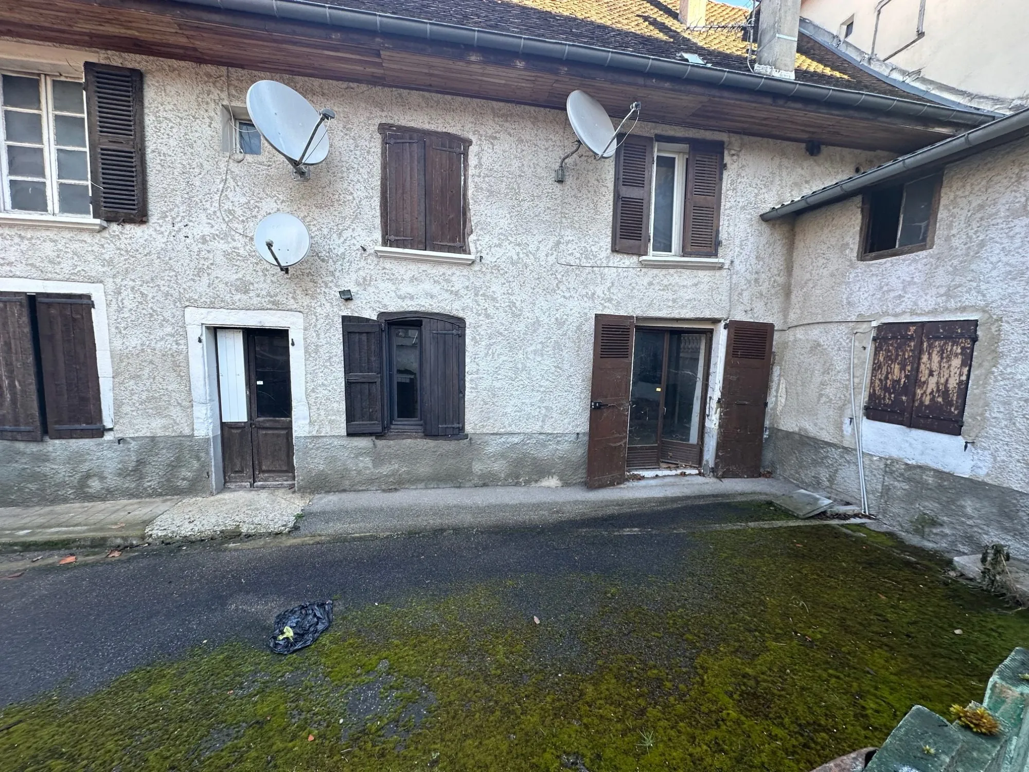 Maison à vendre à Izeaux - Grand potentiel avec travaux à prévoir 