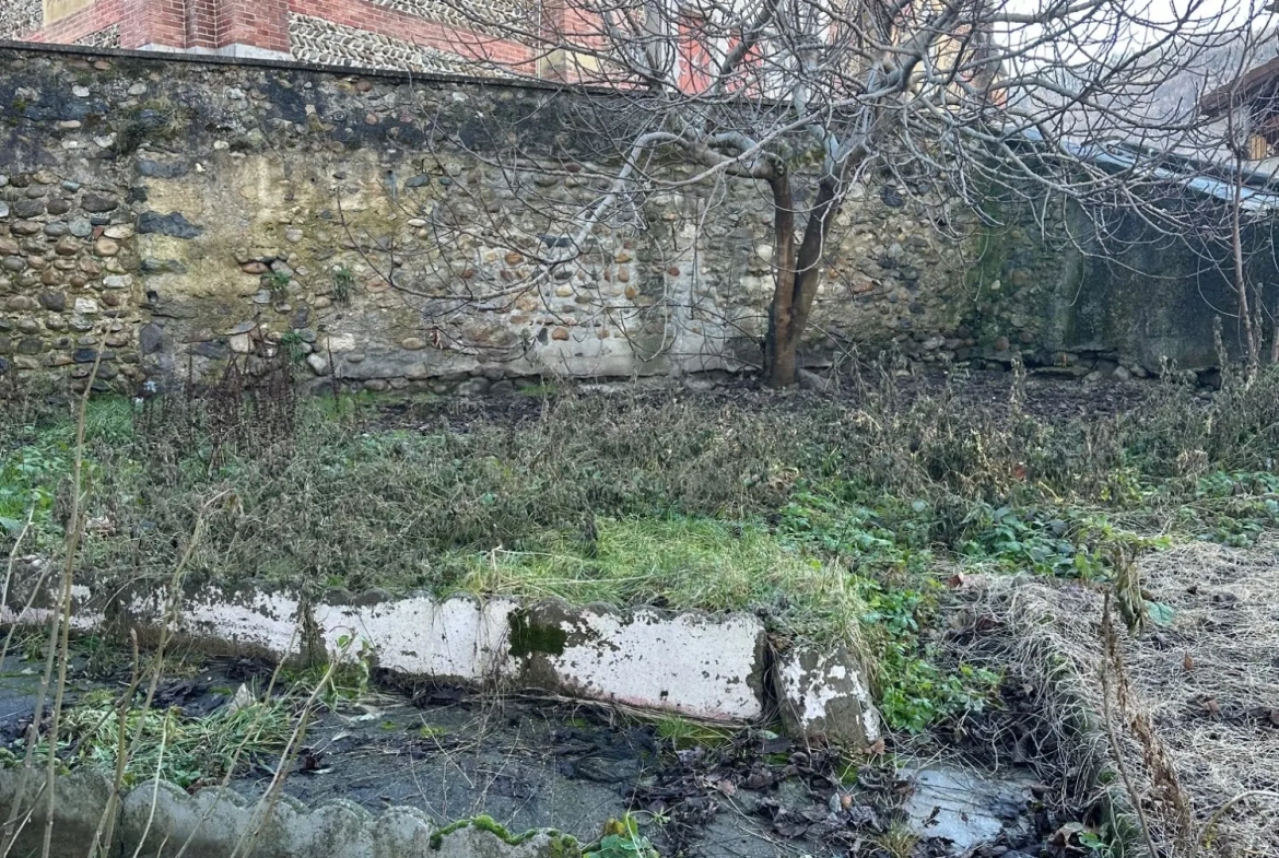 Maison à vendre à Izeaux - Grand potentiel avec travaux à prévoir 