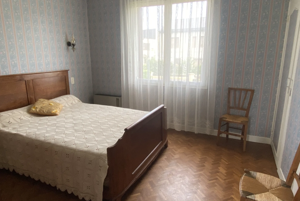Maison familiale avec grand potentiel à Captieux - 118 m² habitables, 238 m² exploitable 