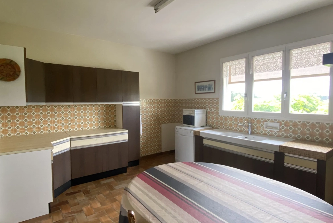 Maison familiale avec grand potentiel à Captieux - 118 m² habitables, 238 m² exploitable 